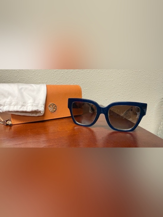 Tory Burch Accessories - Tory Burch Navy Cat-Eye Sunglasses with Orange Case